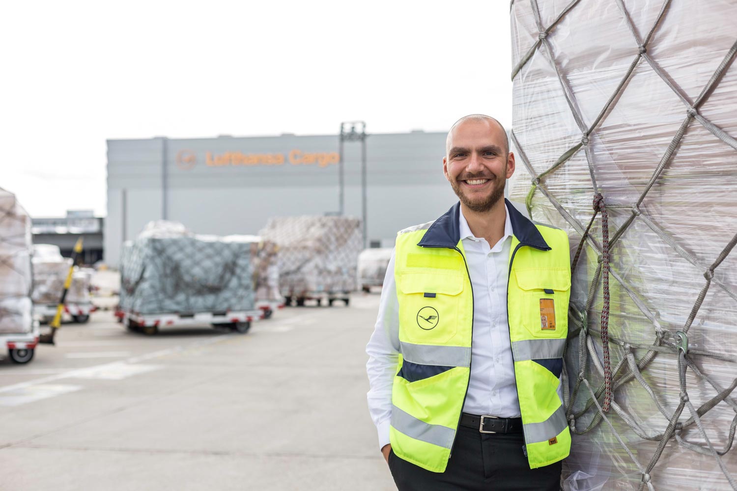 portrait_daniel_kummer-Lufthansa_cargo_staff-03